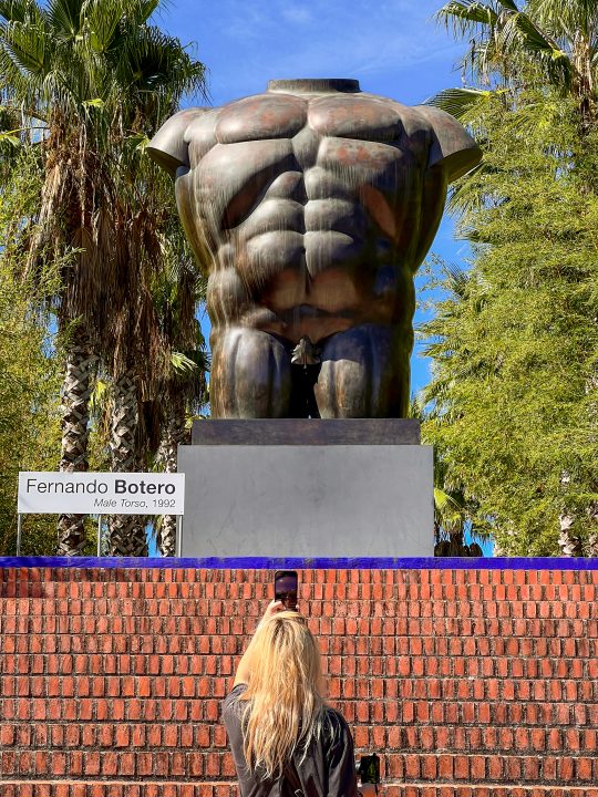 Capturing Botero's Male Torso sculpture