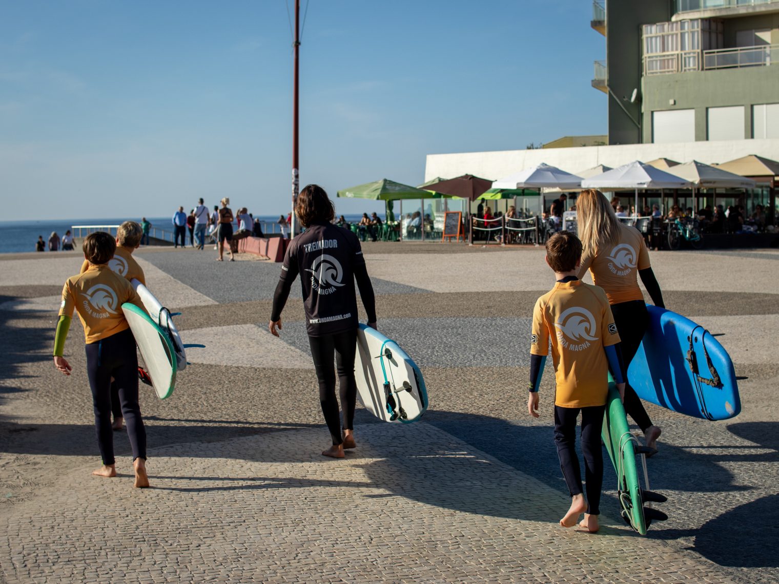 Beginner surfers taking lessons at Praia de Ofir in Fão, perfect waves for first-time surfing