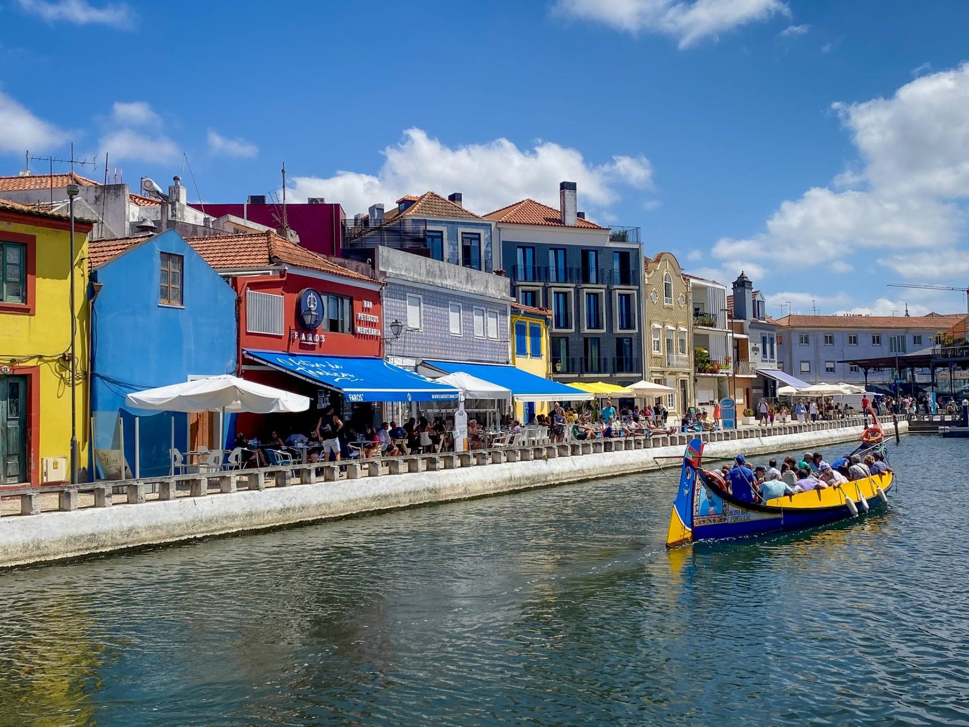 Explore Central Portugal (Centro) to see the historic university city of Coimbra, the beautiful canals of Aveiro, the stunning mountains of Serra da Estrela, the medieval town of Óbidos, and the long stretches of the Silver Coast’s beaches