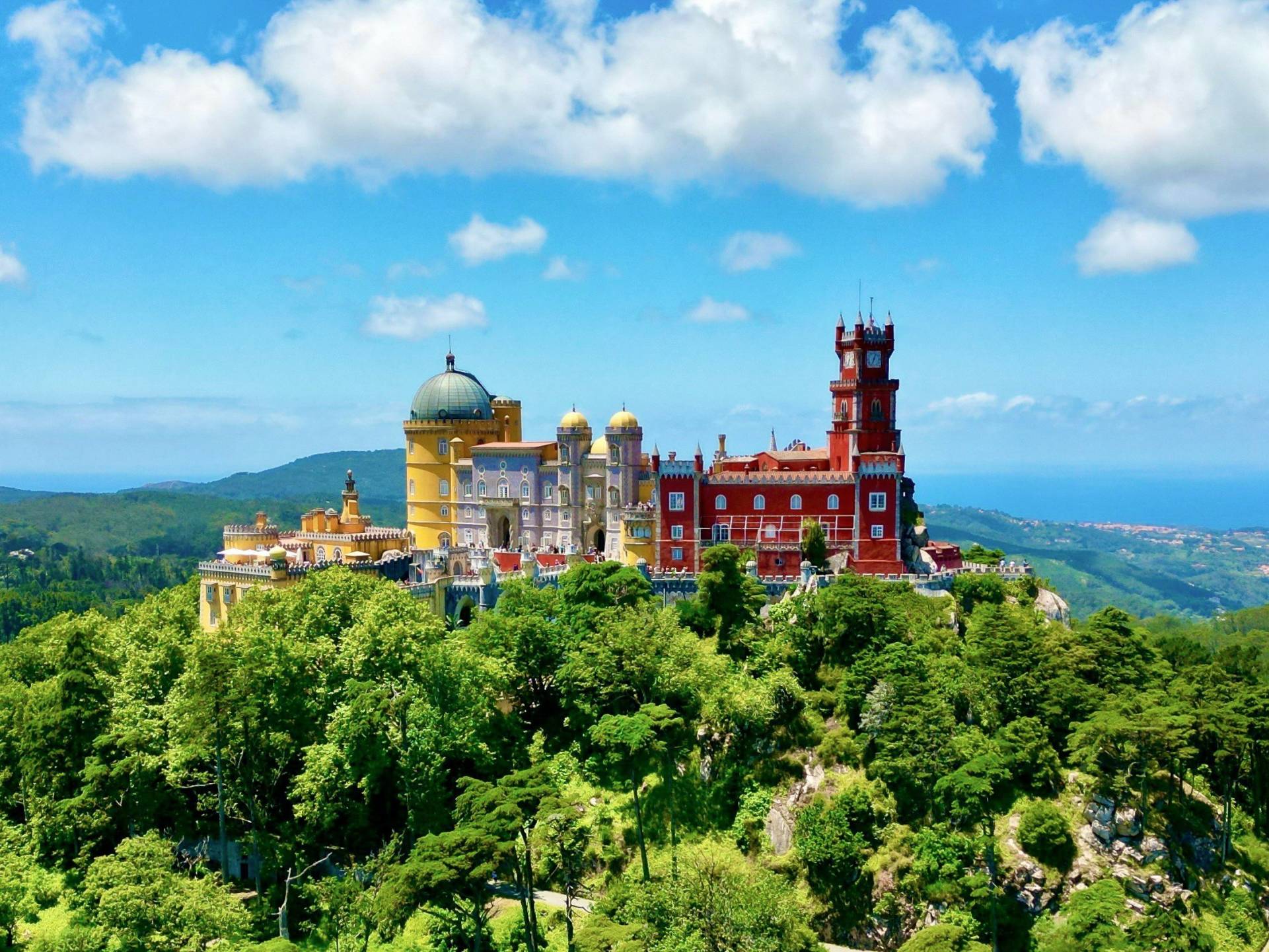 Explore the Lisbon Region (Lisboa) to see the vibrant capital city of Lisbon, the historic town of Sintra, the coastal beauty of Cascais